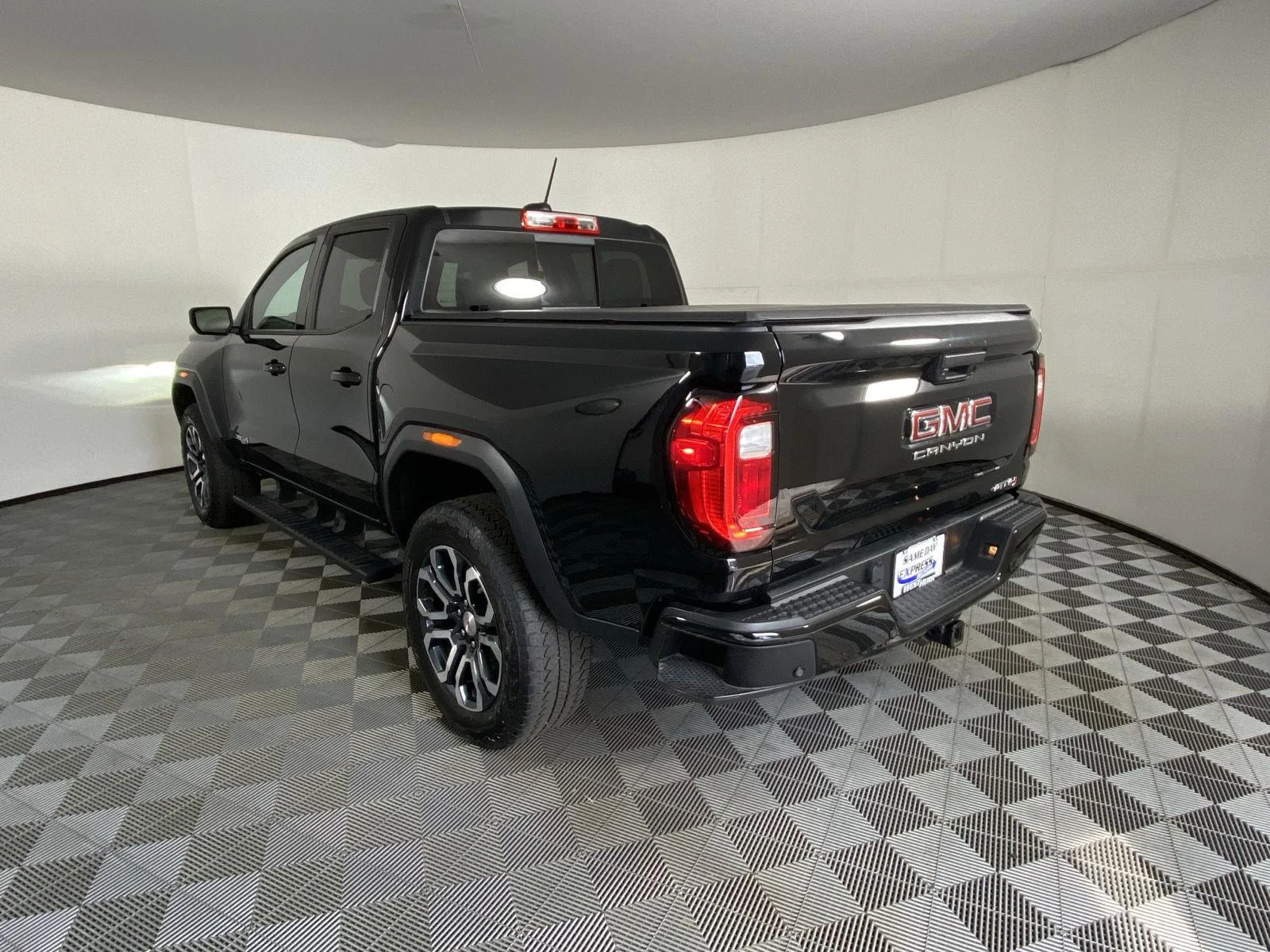 Used 2024 Onyx Black GMC 4WD AT4 image 5