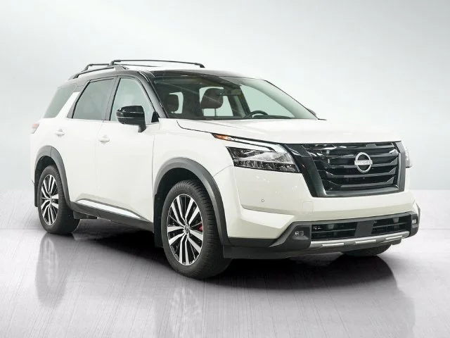 Used 2024  Nissan Platinum image 7