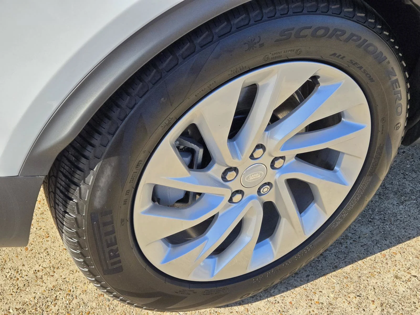 Certified Used 2025 Fuji White Land Rover S image 5