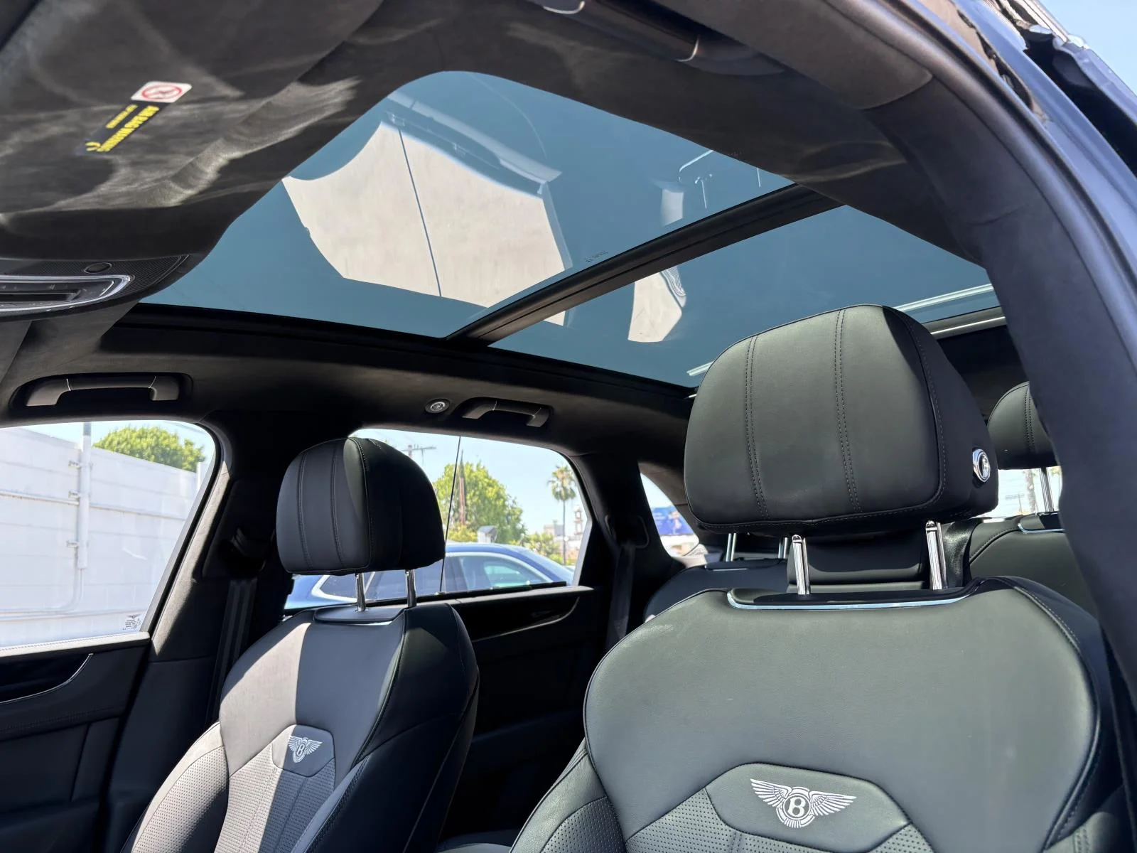 2024 Bentley Bentayga - Photo 21