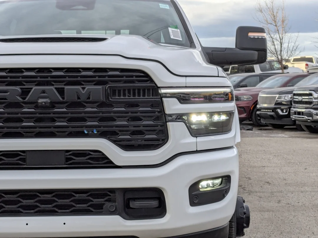 New 2026 White RAM Limited - - 4x4 - Dually Max Tow Grp - Night Edition - Power Sunroof & More! image 10