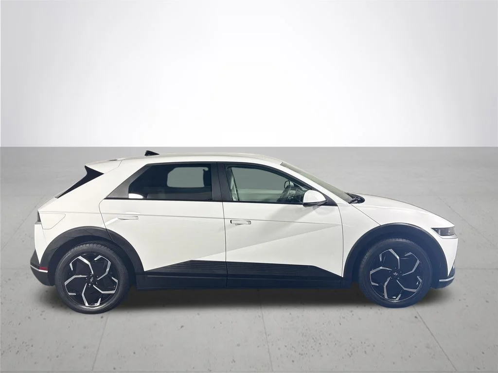Used 2023 White Hyundai SEL image 5