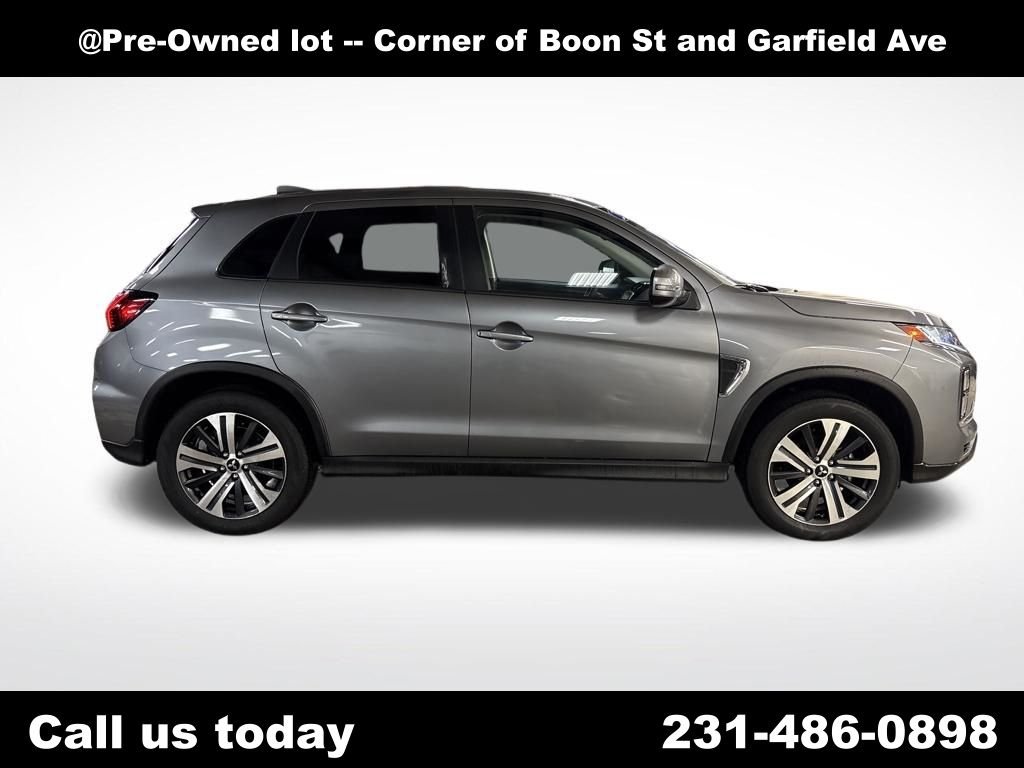 Used 2025  Mitsubishi 2.0 SE image 6