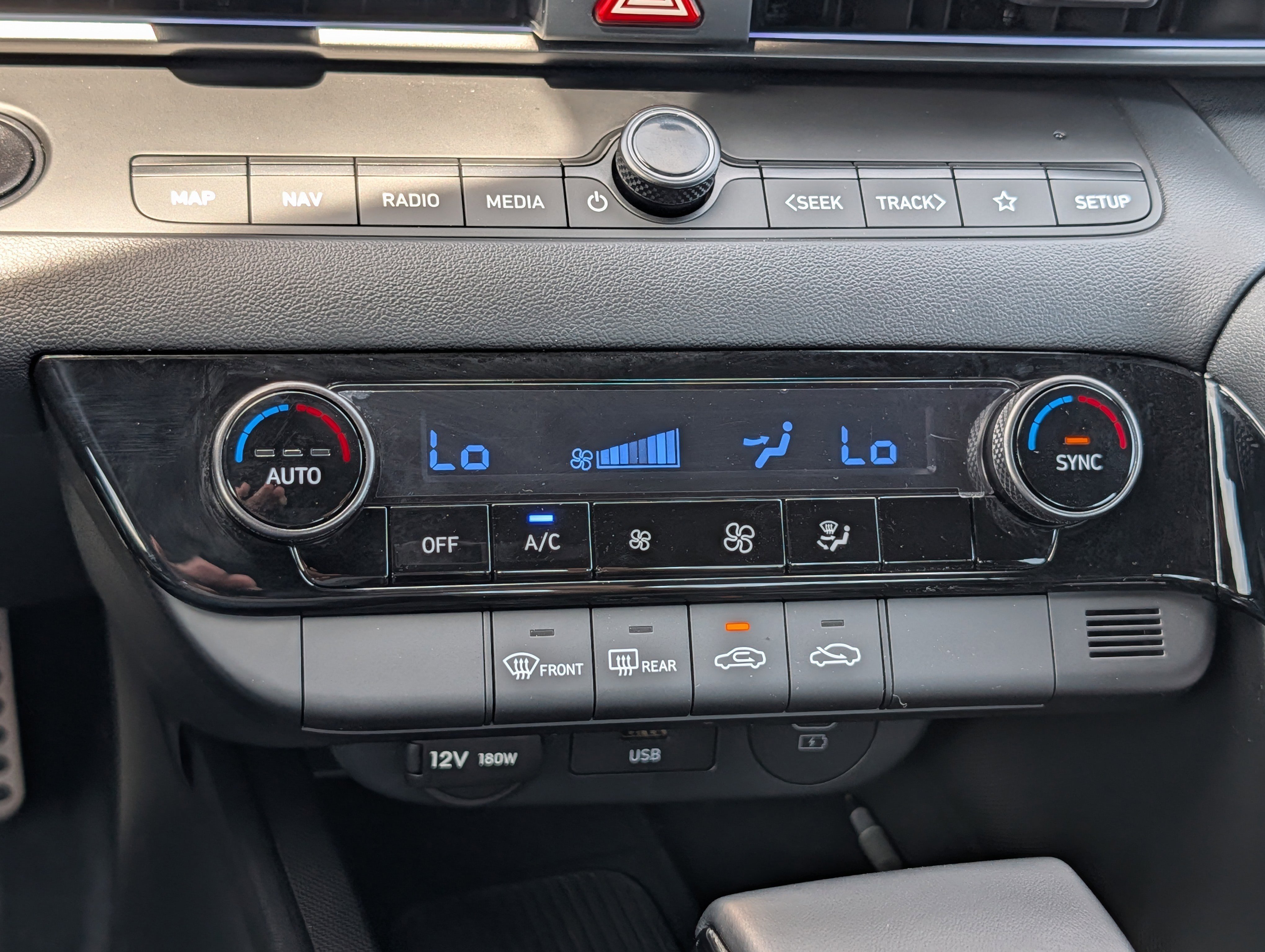 2025 Hyundai Elantra Blue - Photo 23