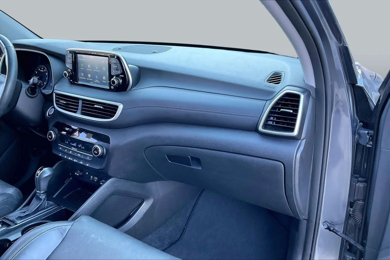 Used 2019 Coliseum Gray Hyundai Limited image 17