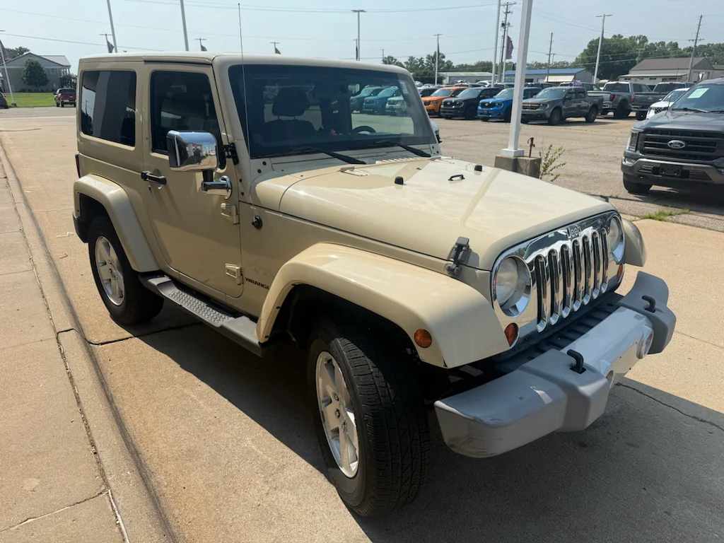 Used 2011 Sahara Tan Jeep Sahara image 9