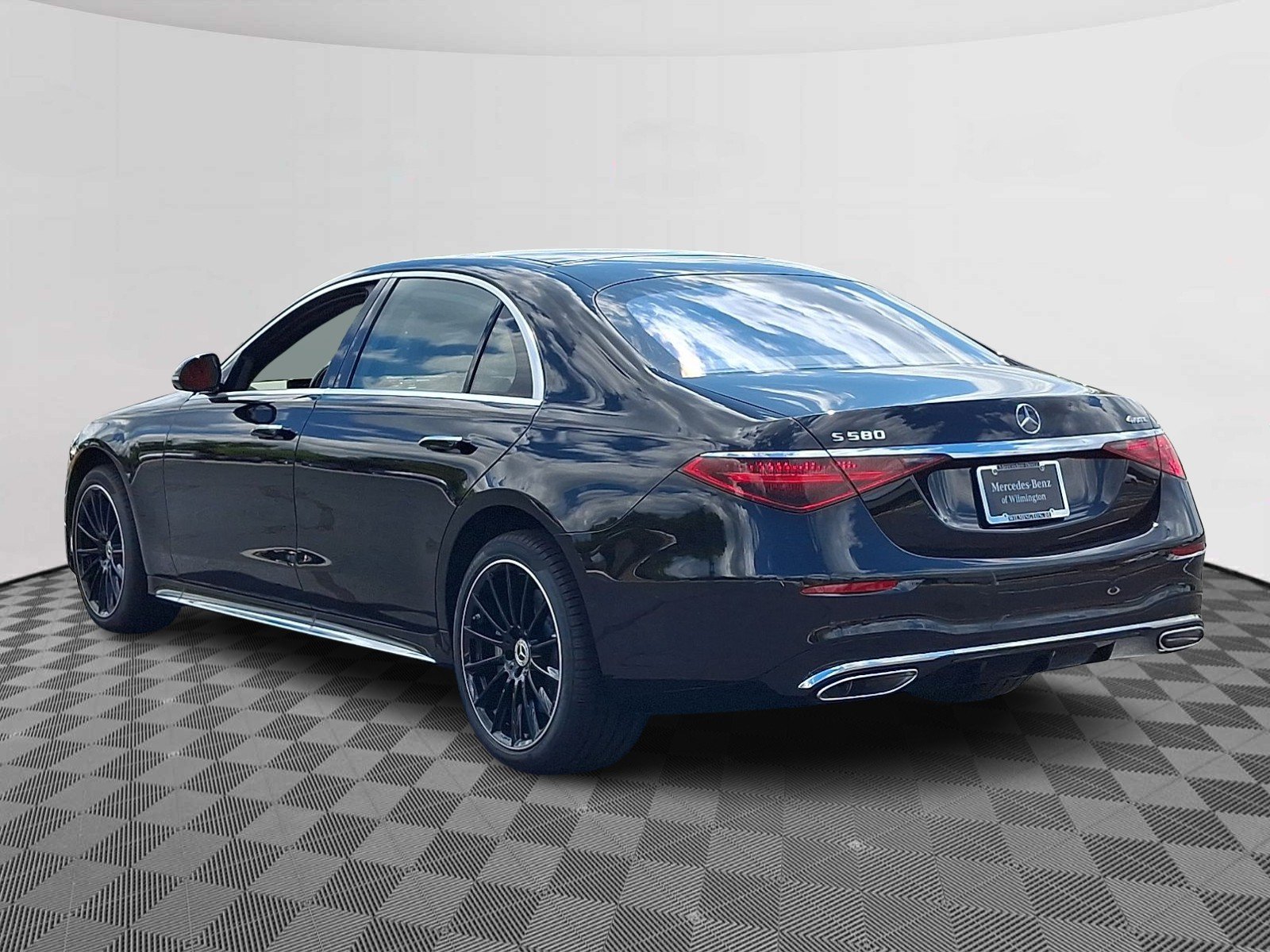 New 2026 Obsidian Black Metallic Mercedes-Benz S 580 image 4