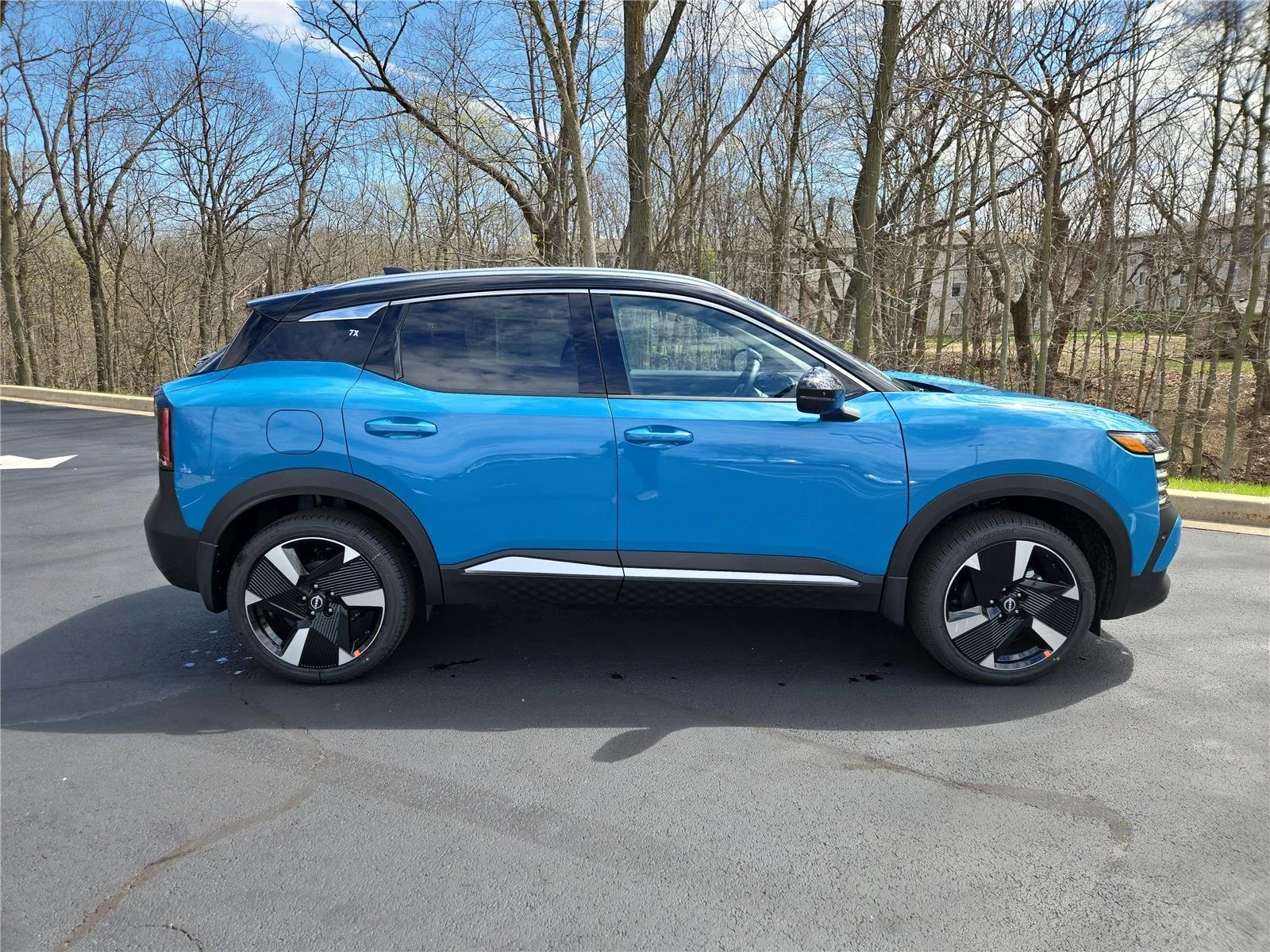 New 2026 Arctic Ice Blue Metallic/Super Black Nissan SR image 2