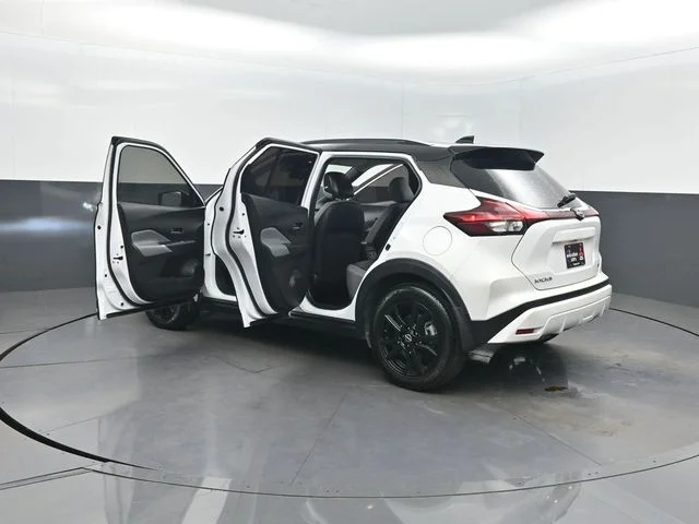 Used 2023 White Nissan SR image 43
