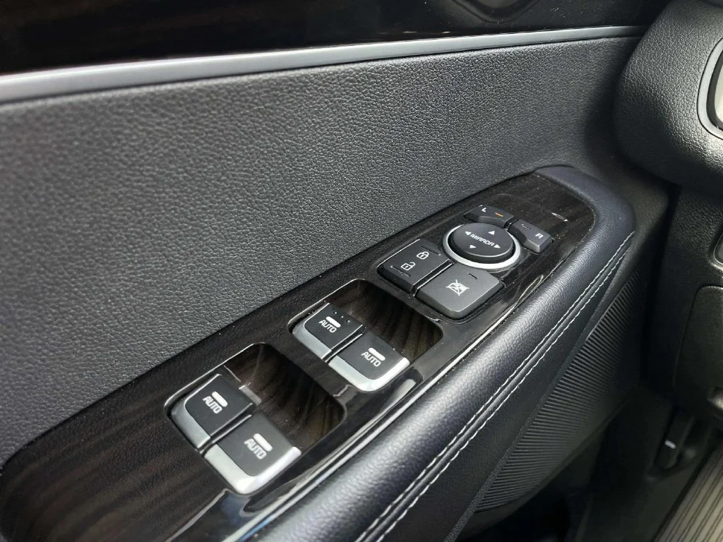 Used 2019 Ebony Black Kia EX image 21