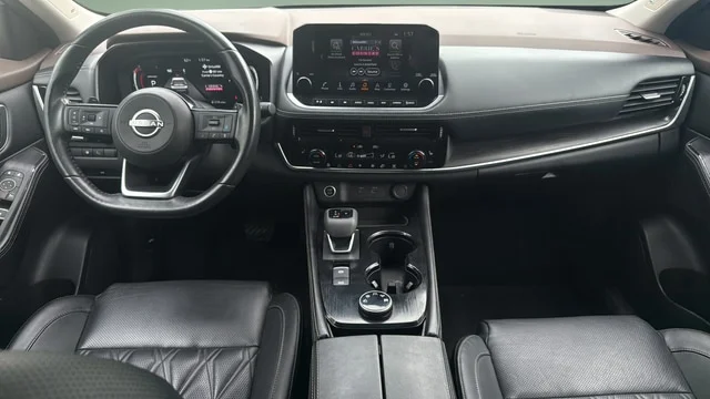 Used 2023 Brilliant Silver Metallic Nissan Platinum image 7