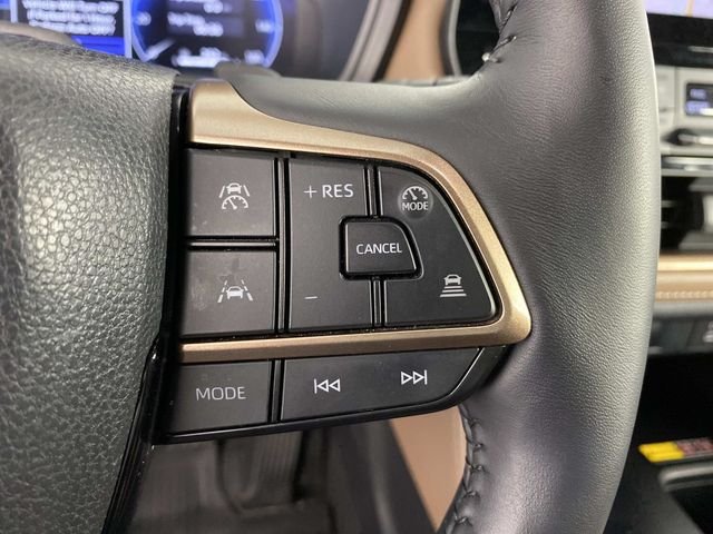 Used 2025 Beige Toyota MAX Platinum image 17