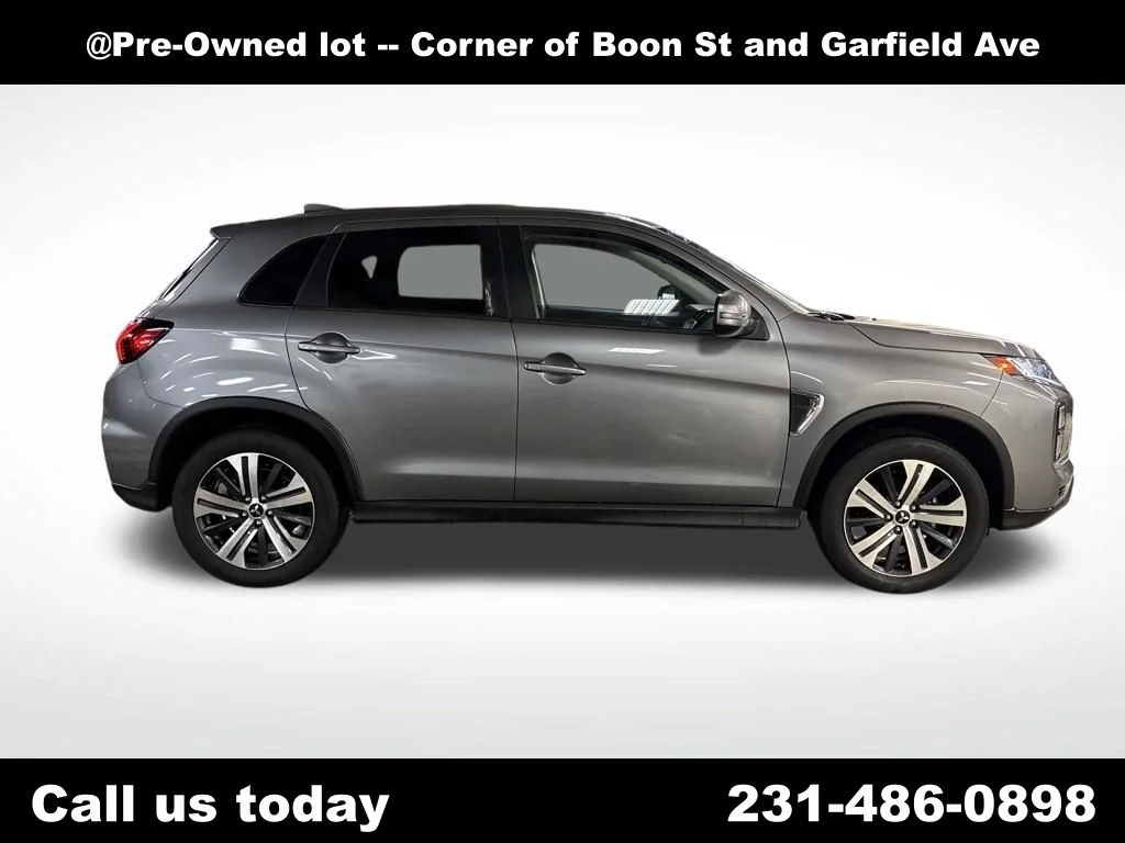 Used 2025  Mitsubishi 2.0 SE image 6