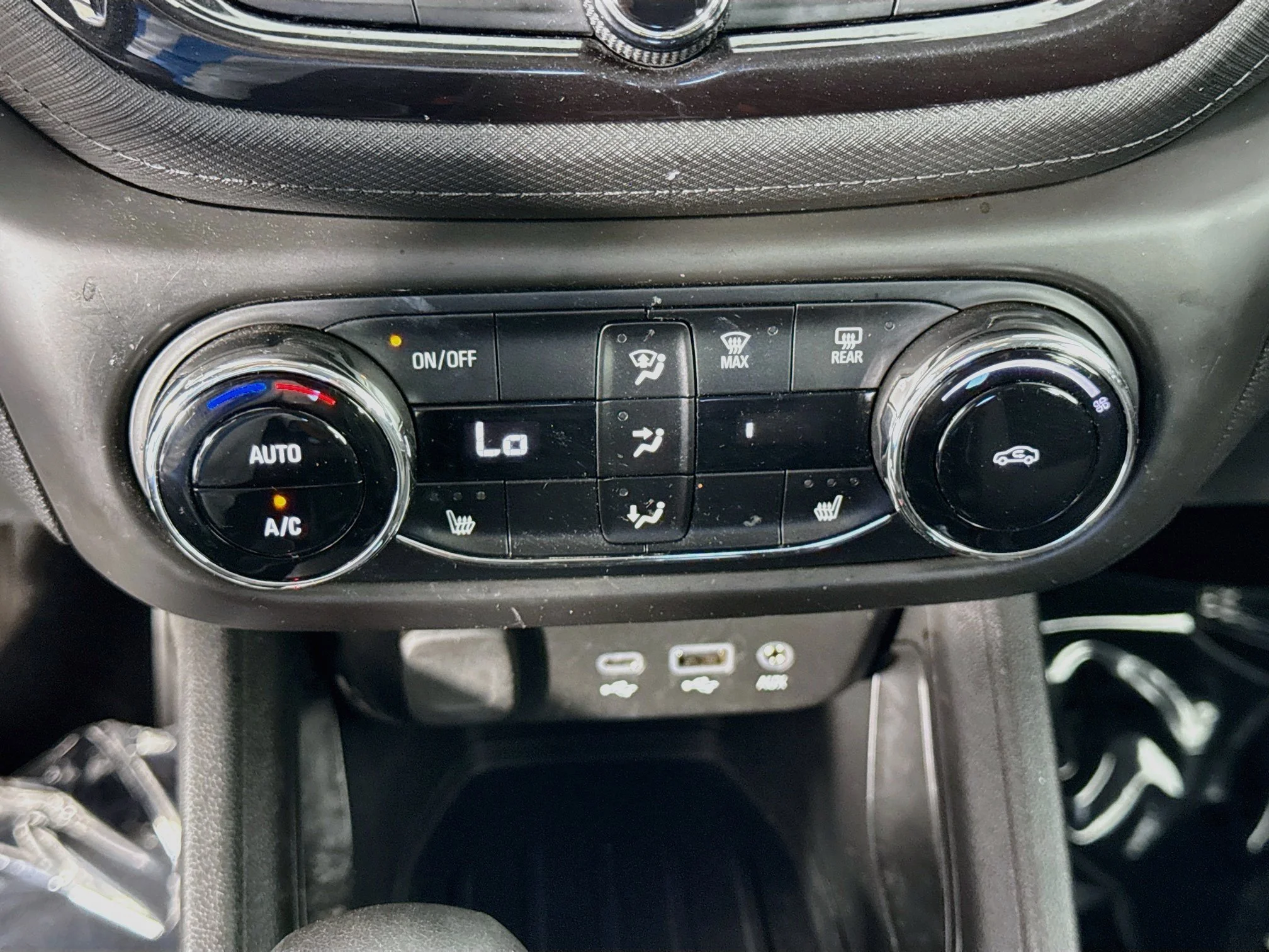 Used 2023 BLUE GLOW METALLIC Chevrolet LT image 17
