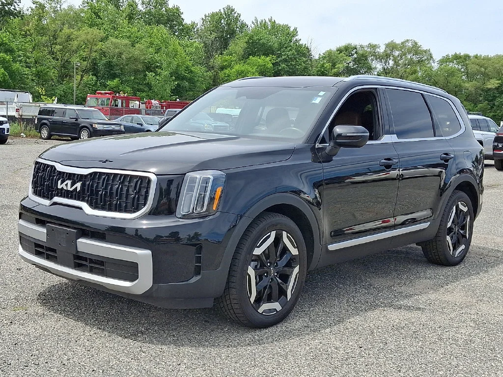 Used 2023 Ebony Black Kia EX image 6