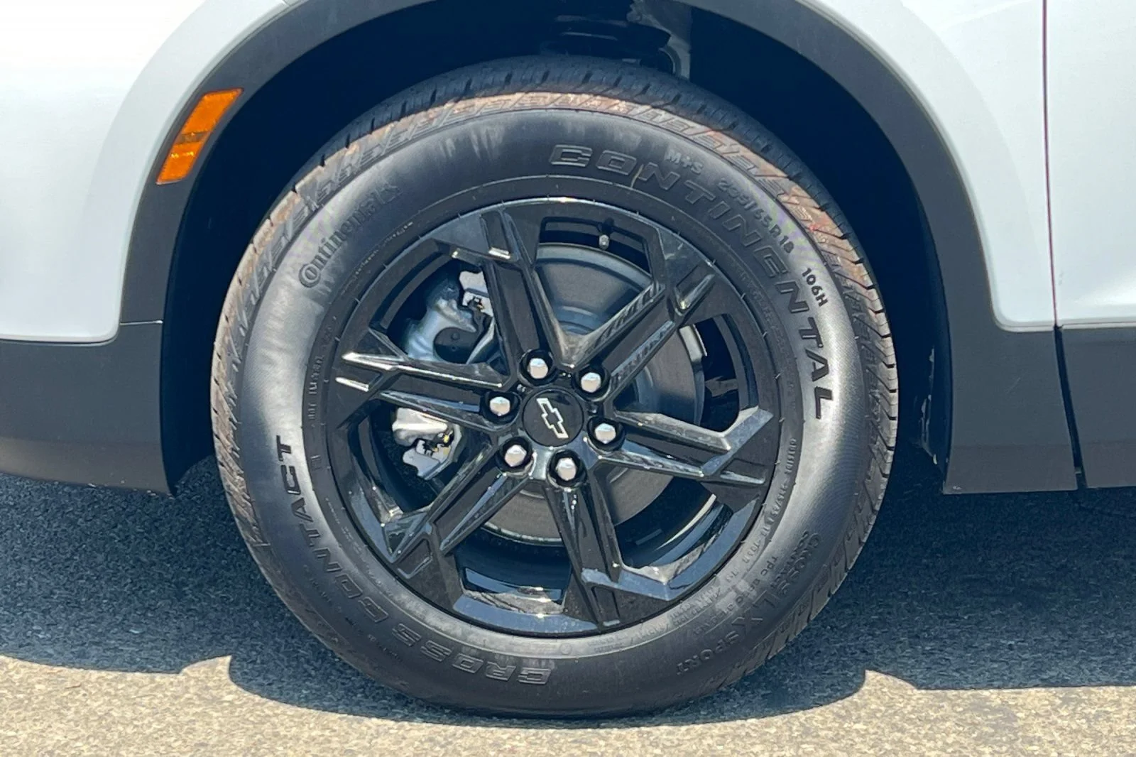 New 2026 Summit White Chevrolet 2LT image 26