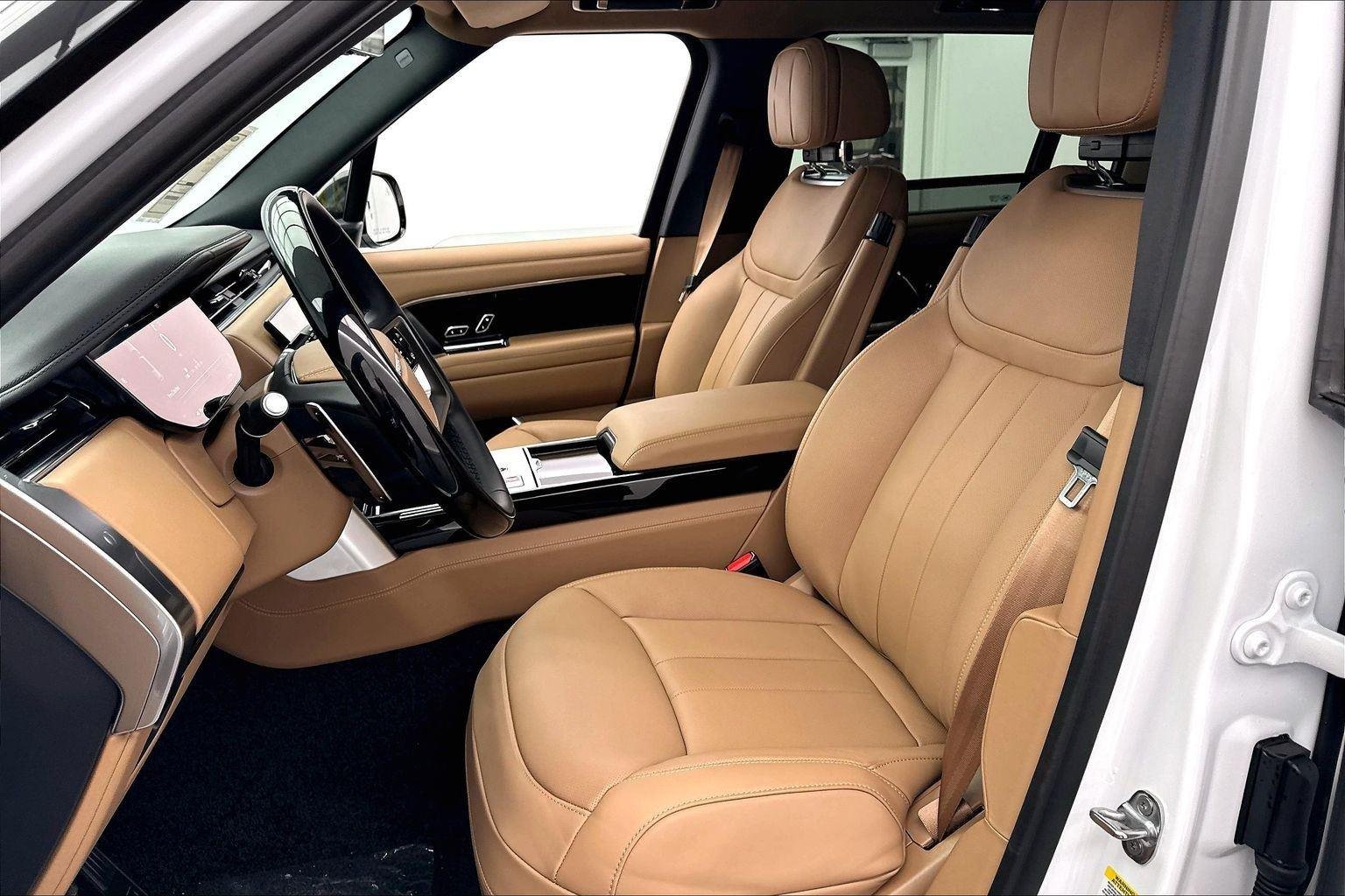 New 2026 Ostuni Pearl White Premium Metallic Land Rover SE image 23