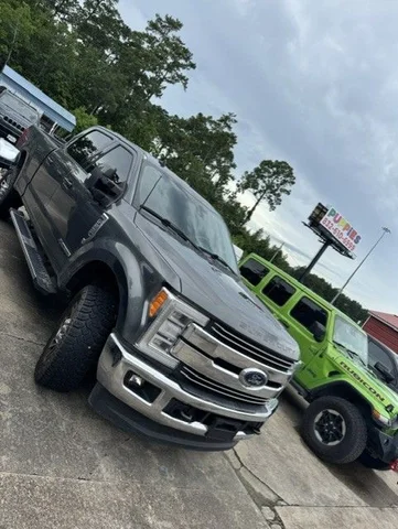 Pre-Owned 2019 Ford F-250SD Lariat 4WD 4D Crew Cab