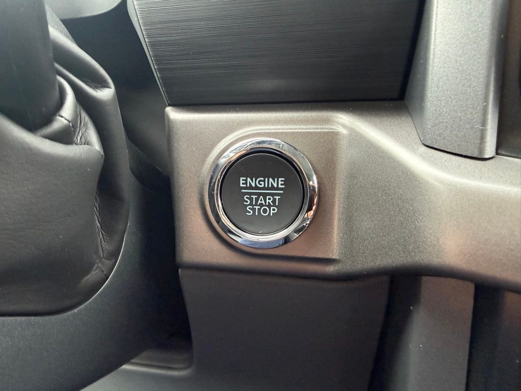 New 2026 Agate Black Metallic Ford XLT image 30