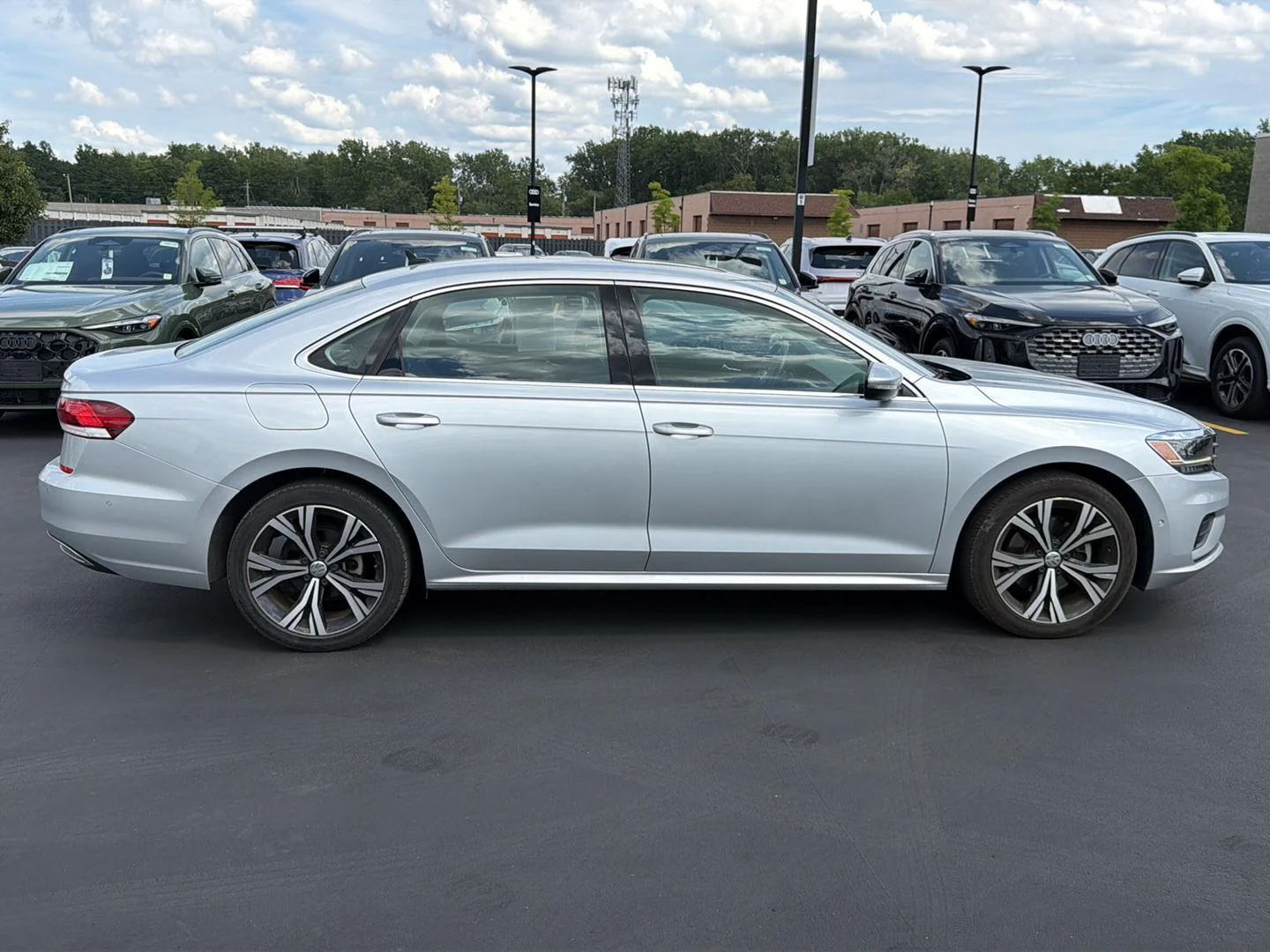 Used 2020 Platinum Gray Metallic Volkswagen 2.0T SEL image 6