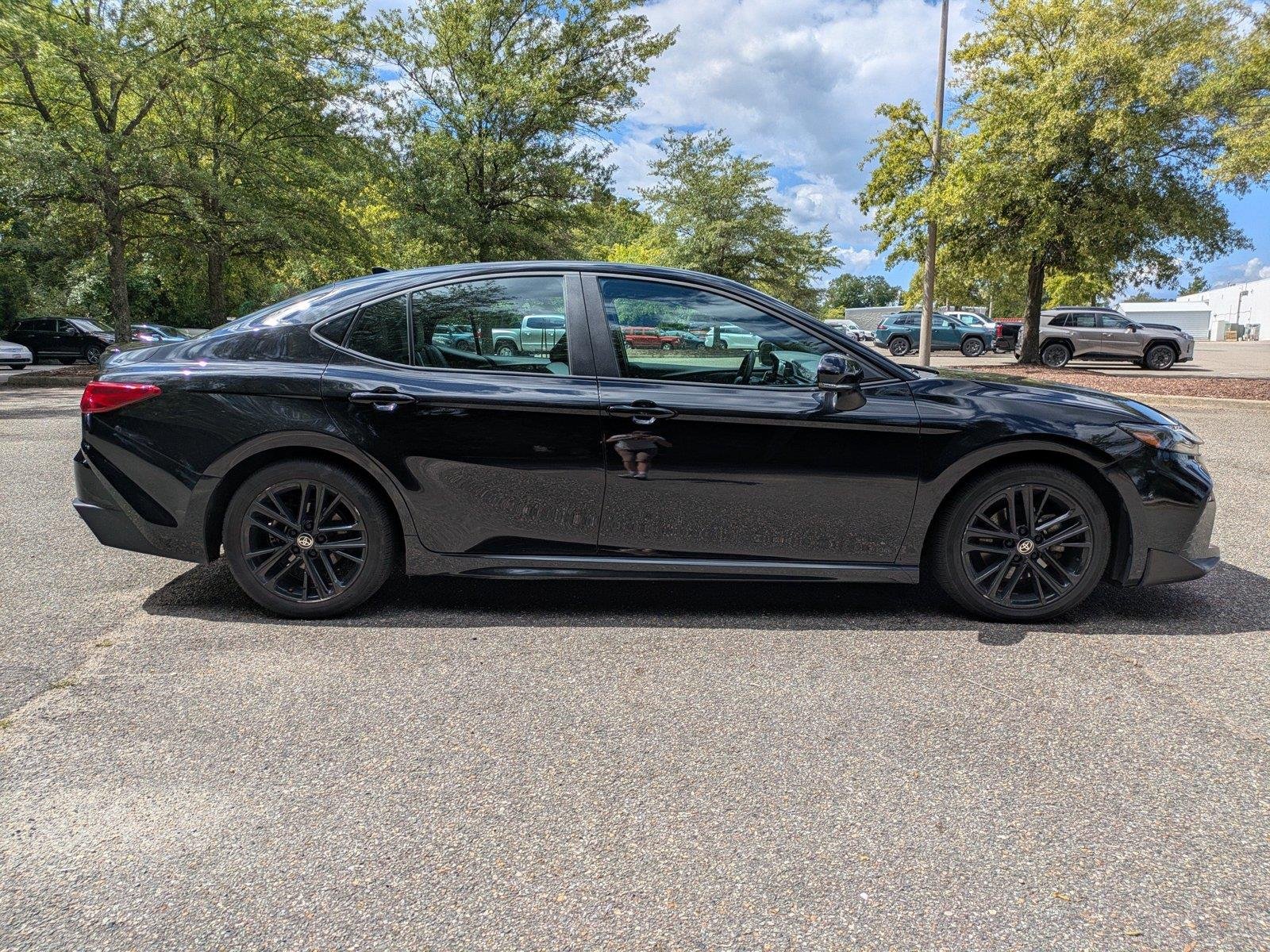 Used 2025  Toyota SE image 3