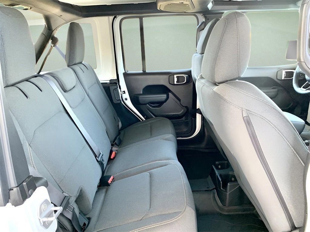 New 2026 Bright White Clear-Coat Exterior Paint Jeep Sport S image 24