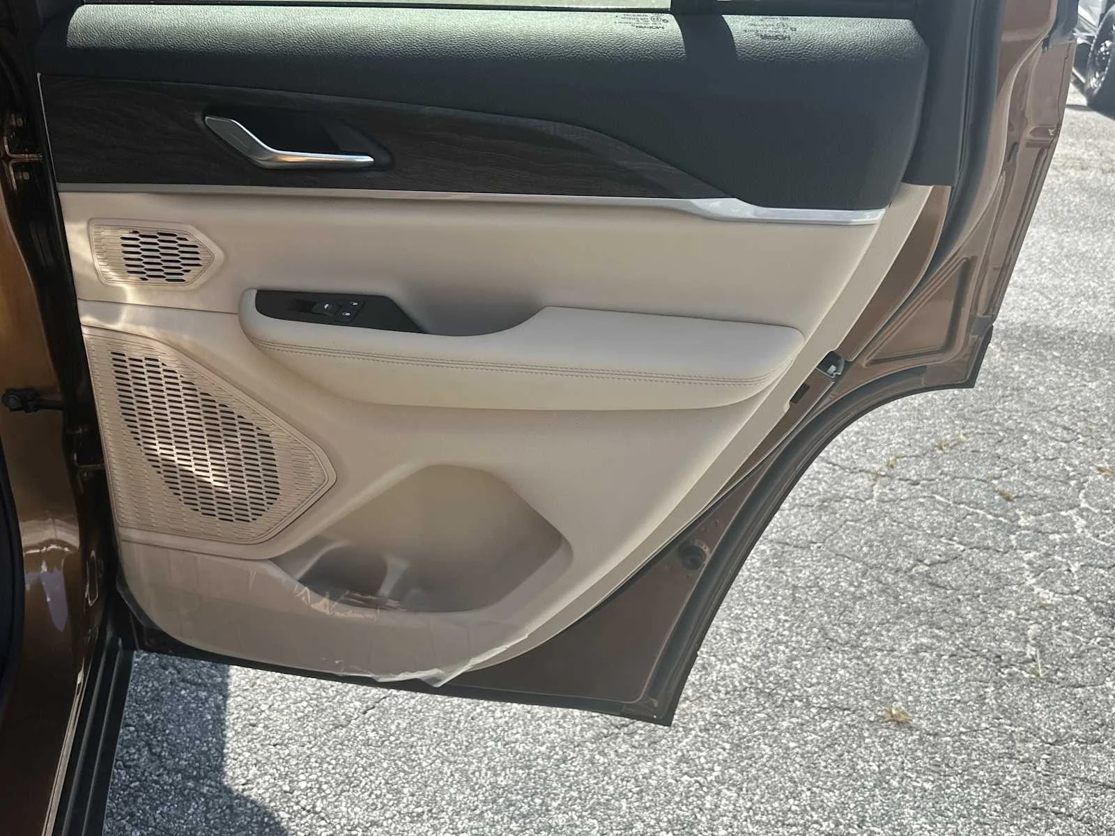 New 2026 Copper Shino Metallic Clear-Coat Exterior Paint Jeep Limited image 16