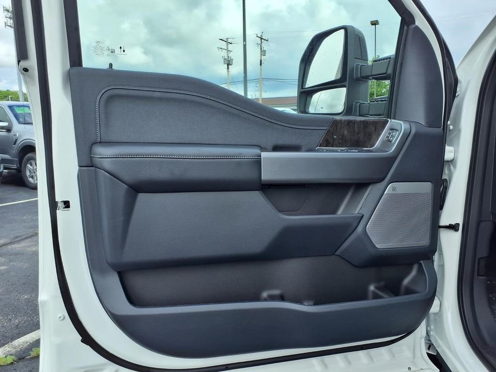 New 2026 Star White Metallic Tri-Coat Ford F-250® Lariat® image 9