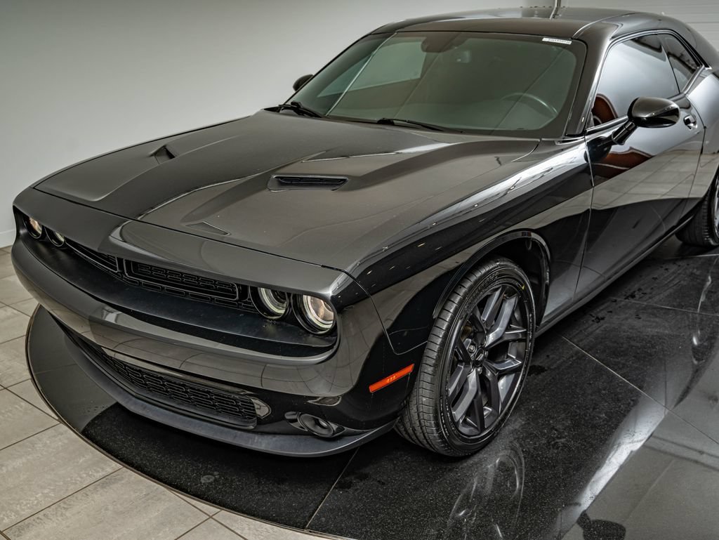 Used 2021 Pitch Black Clearcoat Dodge SXT image 13