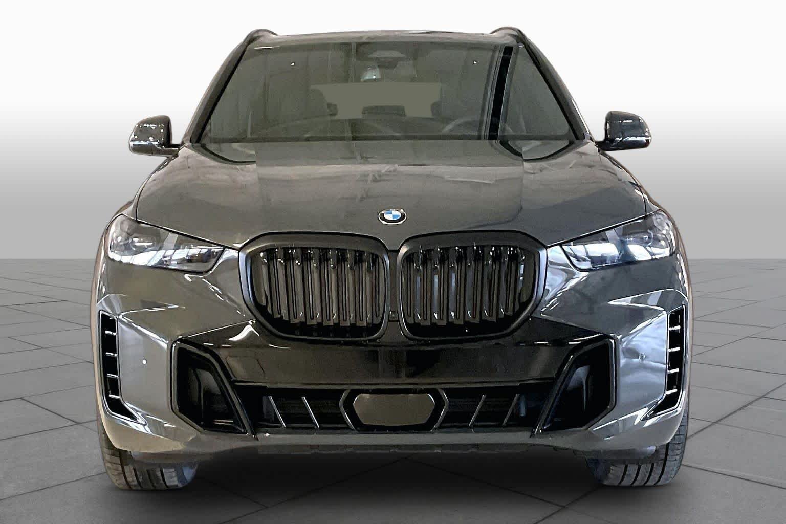New 2026 Dravit Grey Metallic BMW xDrive40i image 3