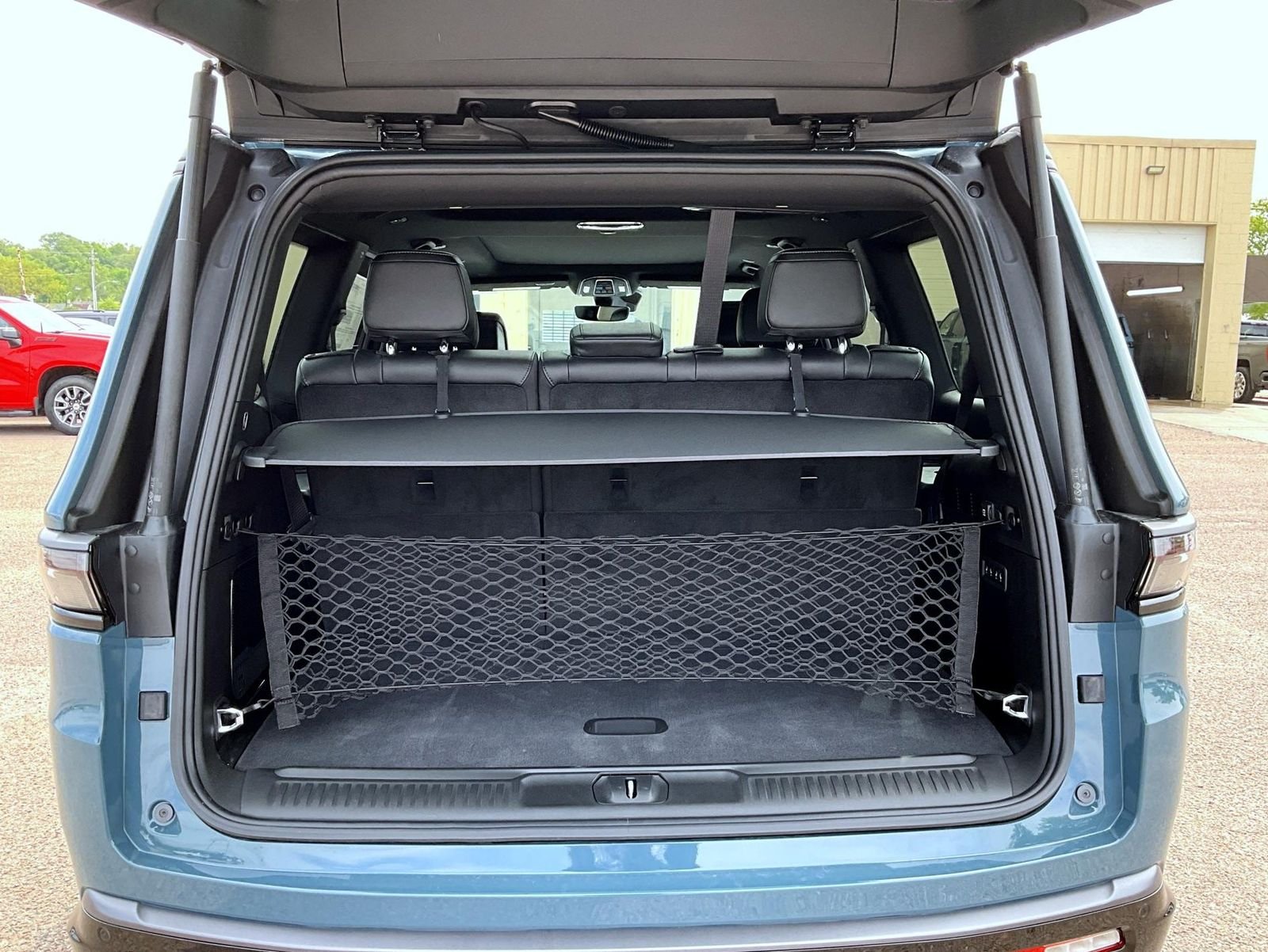 New 2026 Steel Blue Exterior Paint Jeep Limited Reserve image 9