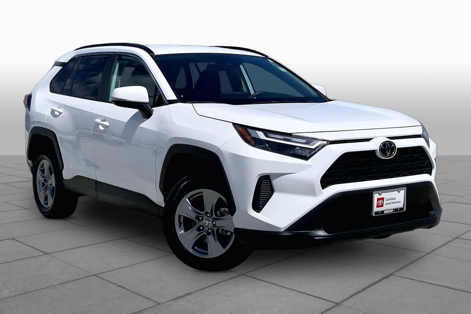 Used 2025 Ice Cap Toyota XLE image 3