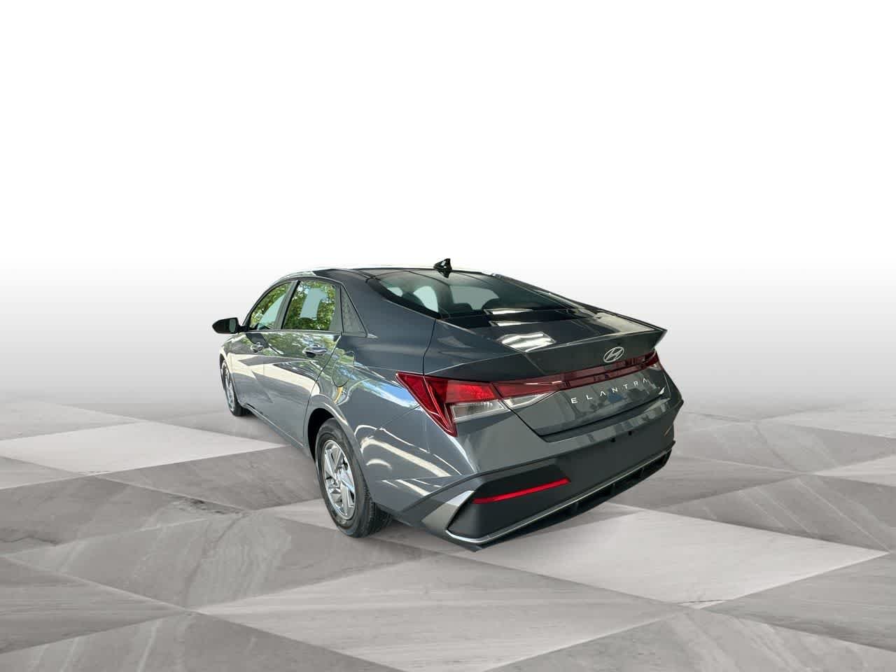2026 Hyundai Elantra SE - Photo 6