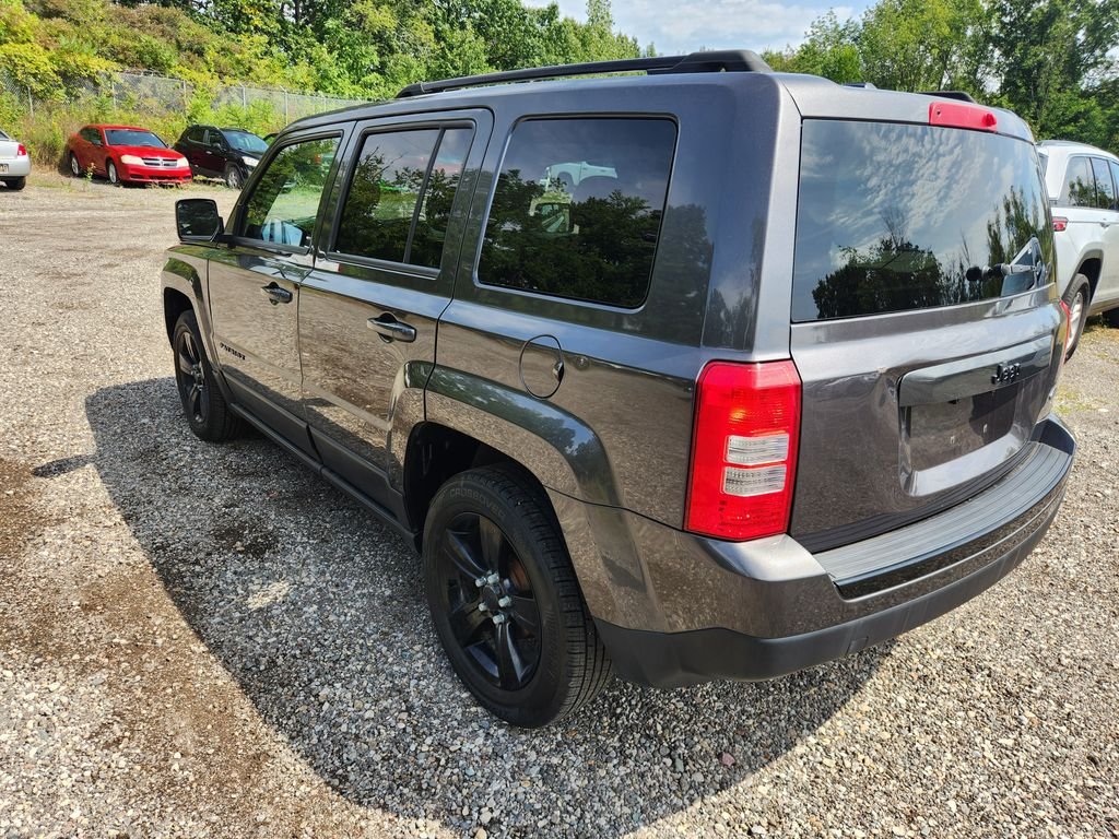 Used 2015 Gray Jeep Sport image 7