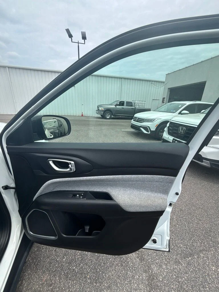 Used 2024 White Jeep Latitude image 24