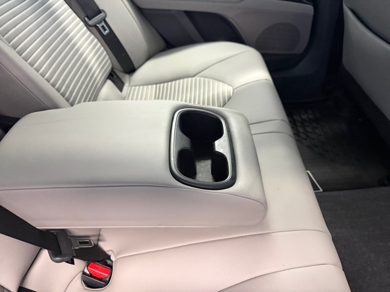 Used 2022 White Toyota SE image 33