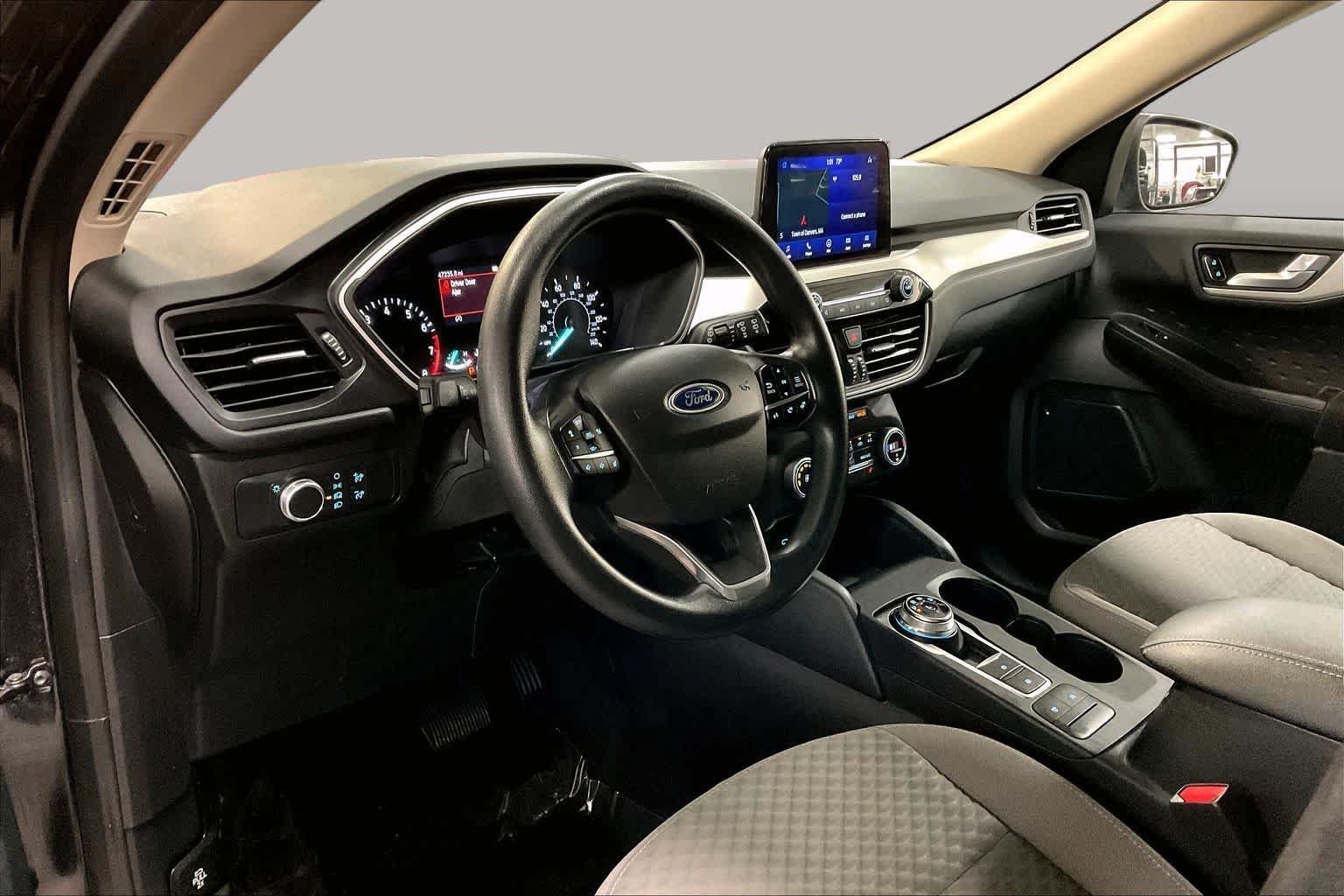 Used 2020 Agate Black Metallic Ford SE image 17