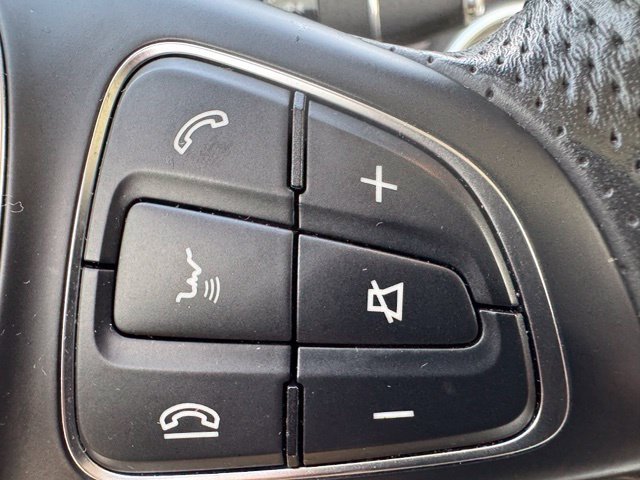 Used 2019 Black Mercedes-Benz GLC 350e image 6