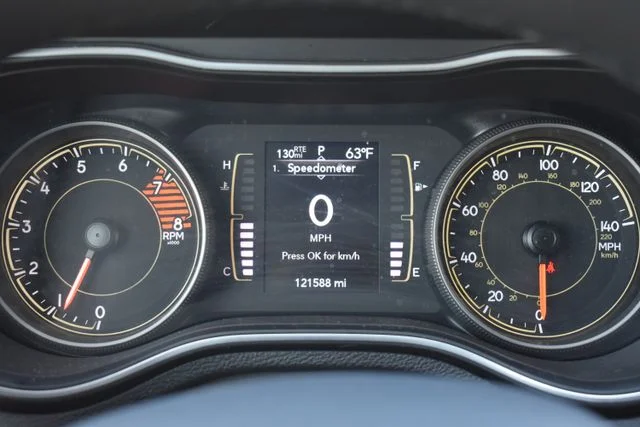 Used 2021 White Jeep Latitude Lux image 22