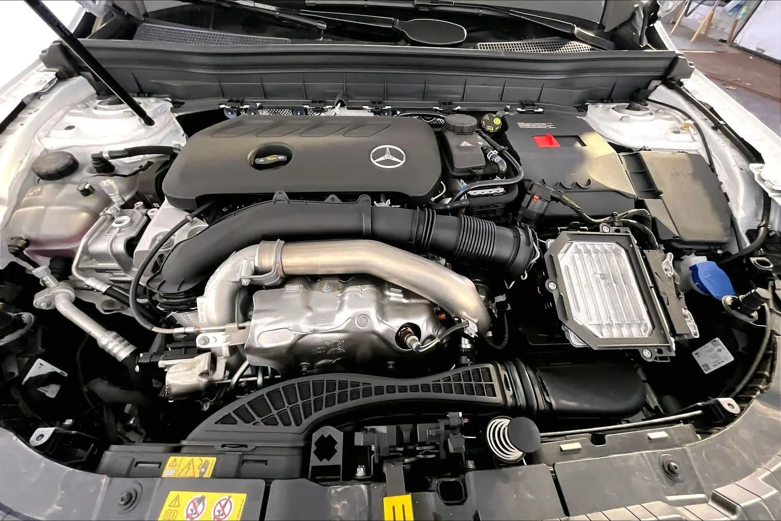 New 2026 Polar White Mercedes-Benz GLB 250 image 14