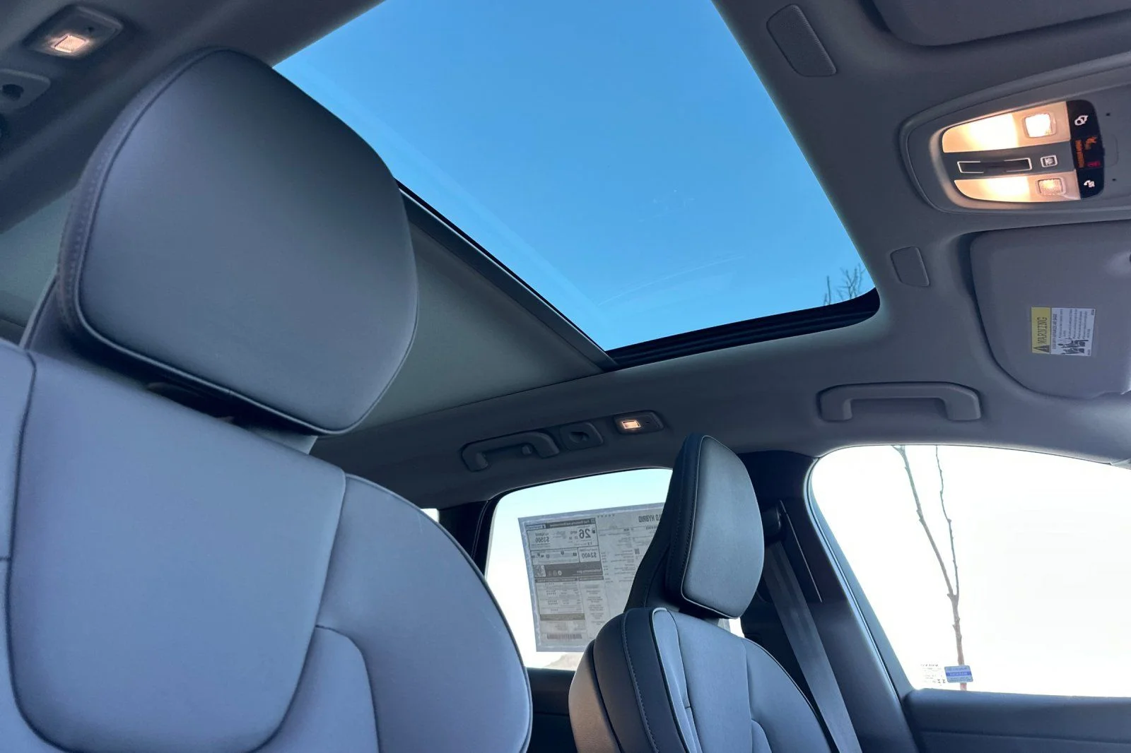 2026 Volvo XC60 Plus - Photo 16