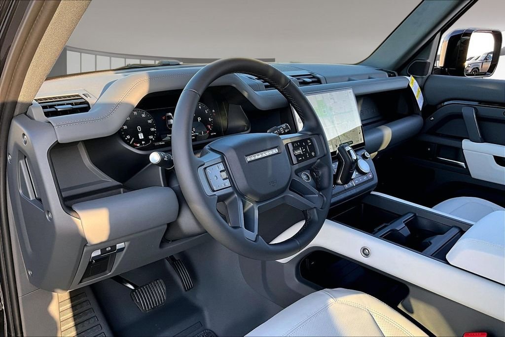 New 2026 SANTORINI BLACK Land Rover S image 7