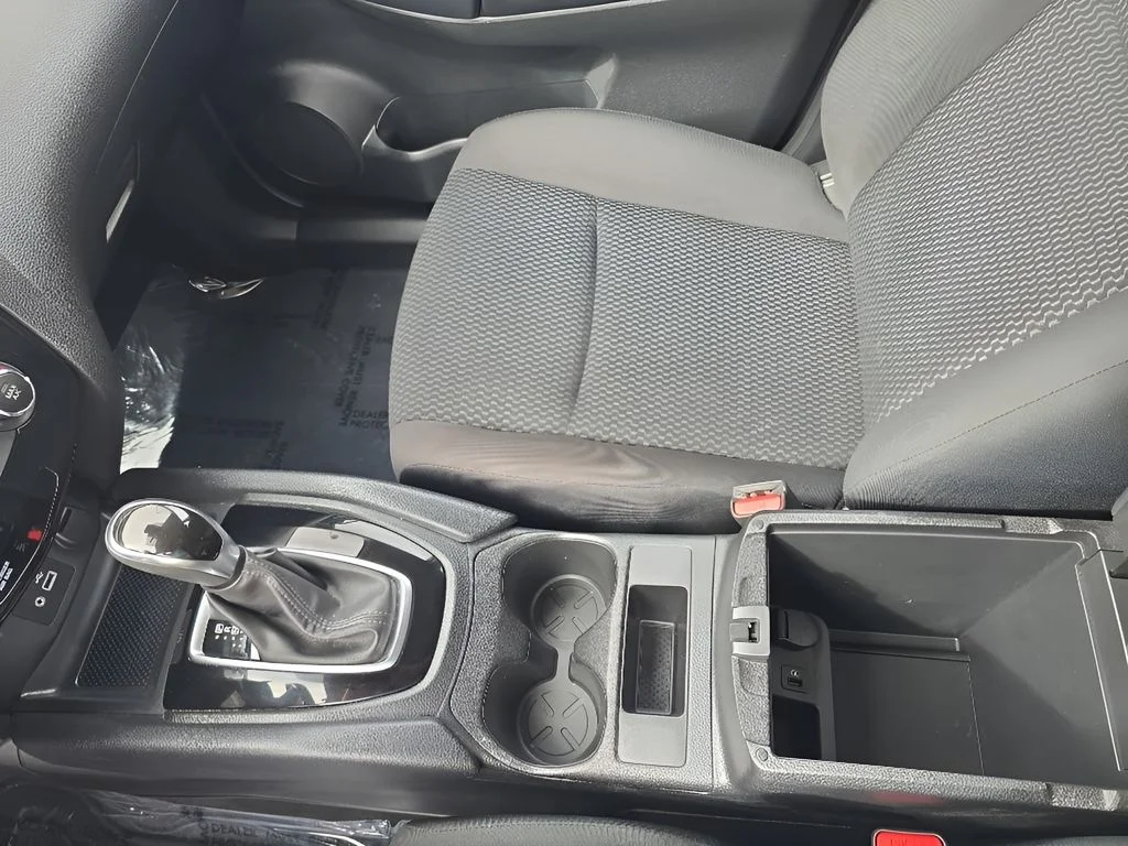 Used 2022 White Nissan SV image 23