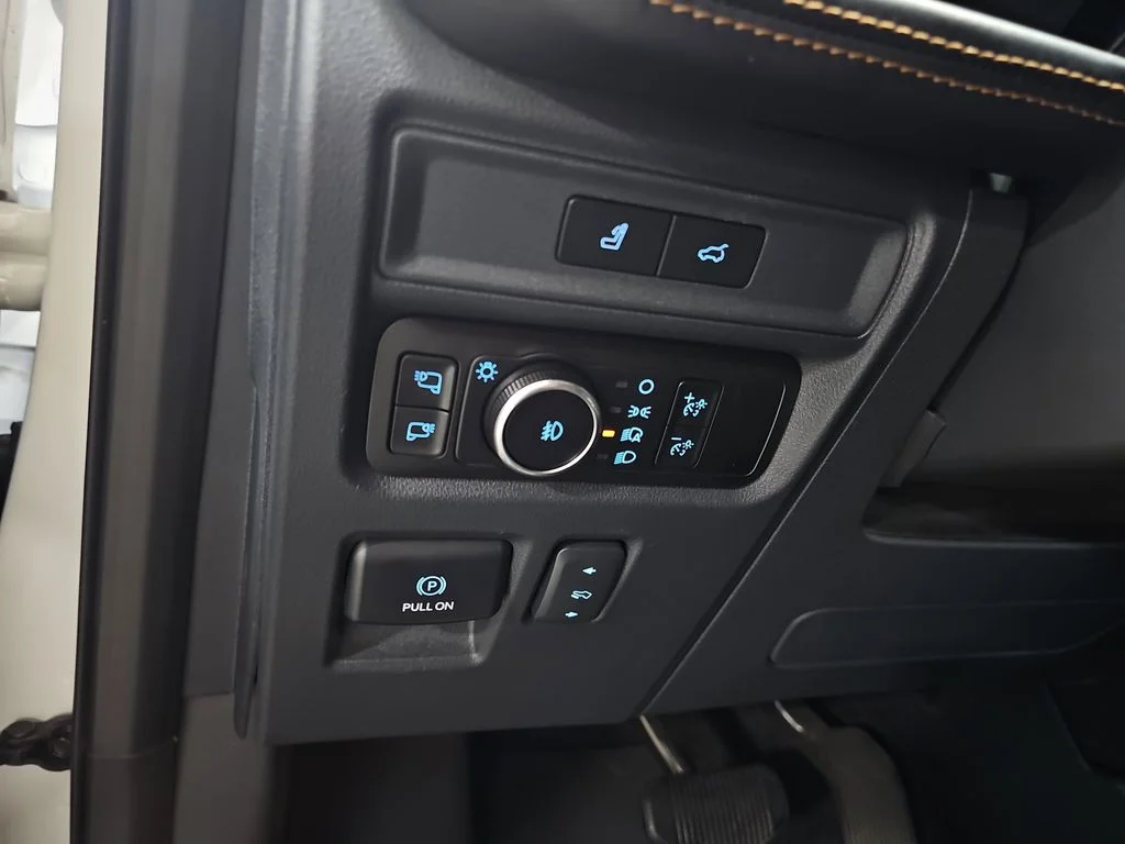 Used 2023 White Ford Platinum image 28