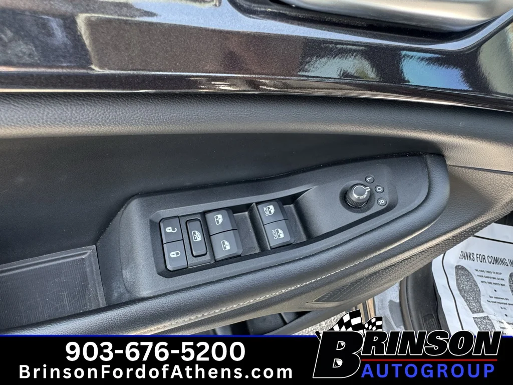 Certified Used 2023 Metallic Jeep Altitude image 22