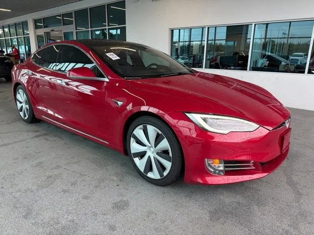Used 2021 Red Tesla Long Range Plus image 13