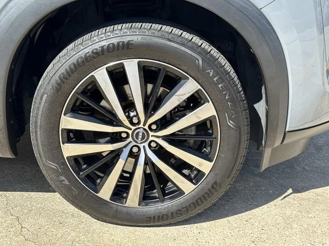 Used 2023 Gray Nissan Platinum image 6
