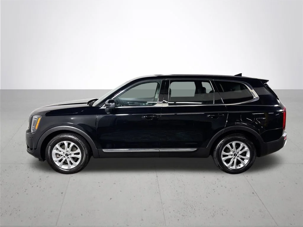 Used 2022 Black Kia LX image 9