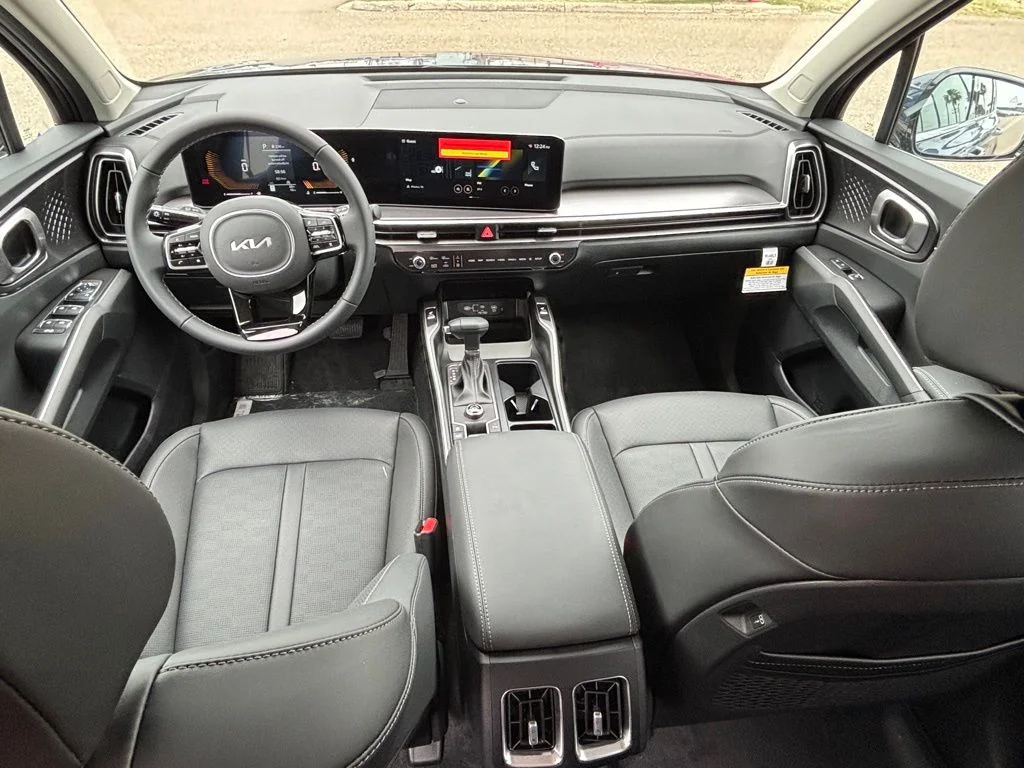 2025 Kia Sorento S - Photo 12