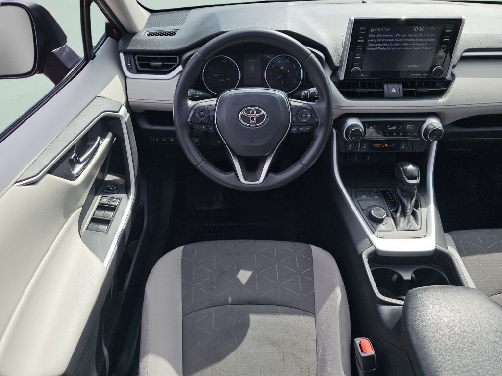 Used 2021 Pearl Toyota Hybrid XLE image 4